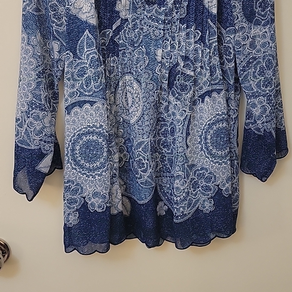 V CRISTINA Floral Scalloped Split Neck Sheer Pintucked Blouse - Picture 4 of 8